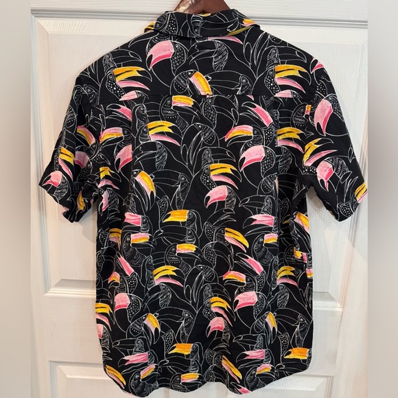 Hurley Brand Flamingo Design Hawaiian Men’s Size Medium Button Up Shirt - Picture 2 of 7